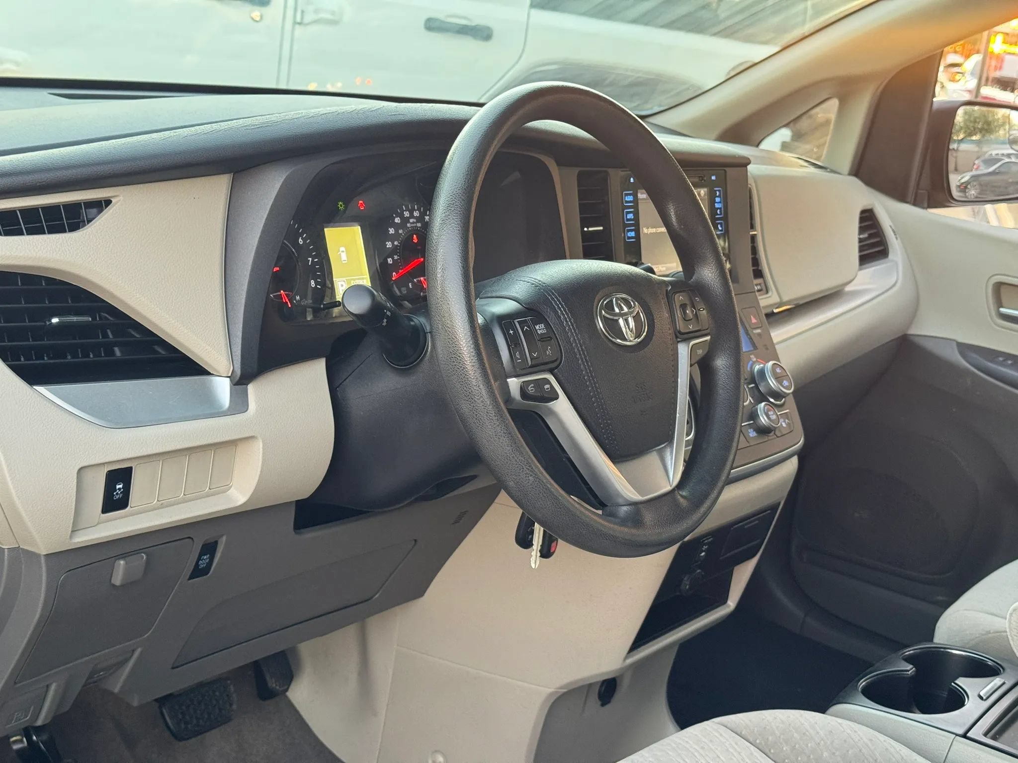 Used 2015 Toyota Sienna LE FWD image 12