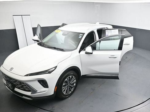 Used 2025 Buick Envision Preferred AWD/4WD image 34