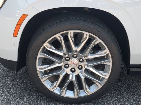 Used 2026 GMC Yukon XL Denali w/ Denali Reserve Package AWD/4WD image 34