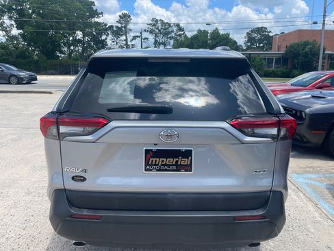 Used 2021 Toyota RAV4 XLE image 6