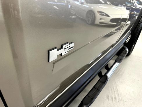 Used 2004 HUMMER H2 w/ Preferred Equipment Group image 18