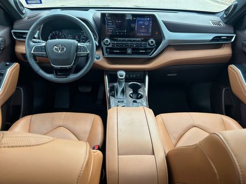 Used 2021 Toyota Highlander Platinum image 7