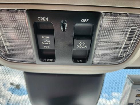 Used 2025 Honda Odyssey EX-L image 28