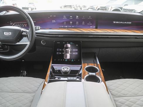 Used 2025 Cadillac Escalade ESV Sport Platinum AWD/4WD image 11