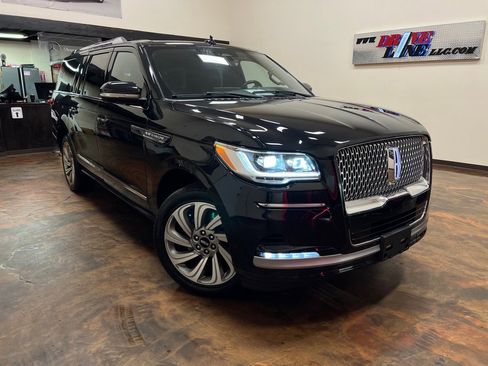 Used 2022 Lincoln Navigator L Reserve image 1
