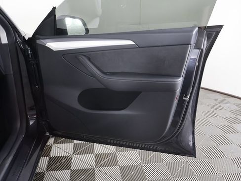 Used 2024 Tesla Model Y Long Range RWD image 25