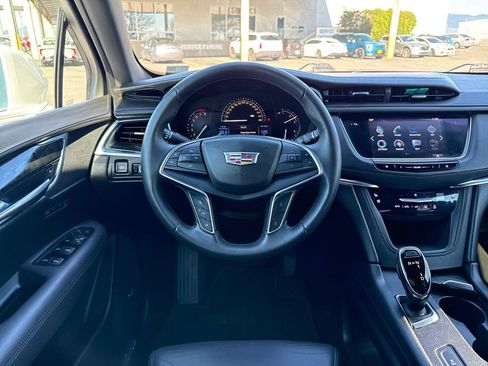 Used 2017 Cadillac XT5 Luxury w/ Driver Awareness Package image 21