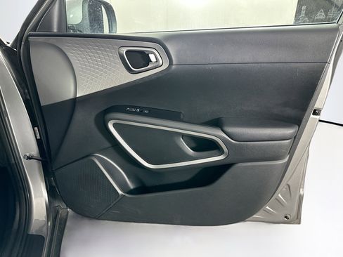 Used 2025 Kia Soul LX w/ LX Technology Package image 30
