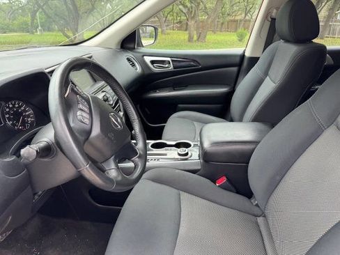 Used 2018 Nissan Pathfinder SV image 36