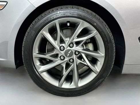 Used 2022 Genesis G70 2.0T AWD/4WD image 11