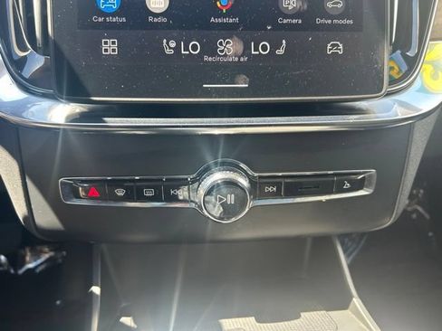 Certified 2025 Volvo XC90 B6 Plus AWD/4WD image 28