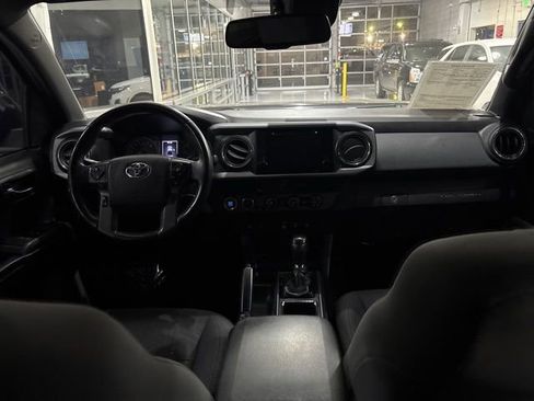 Used 2019 Toyota Tacoma TRD Off-Road w/ Technology Package image 31