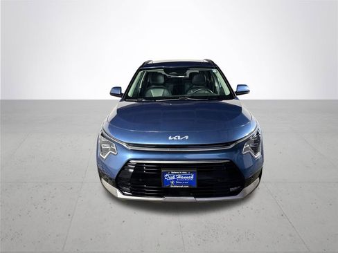 Used 2023 Kia Niro SX Touring image 3