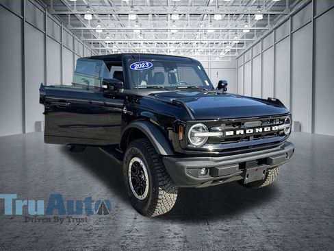 Used 2023 Ford Bronco Outer Banks w/ Sasquatch Package AWD/4WD image 10