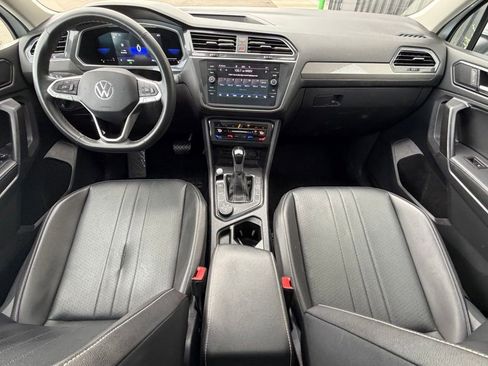 Used 2022 Volkswagen Tiguan SE w/ Panoramic Sunroof Package AWD/4WD image 7