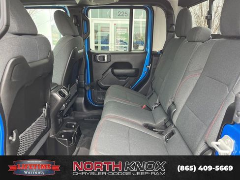 Used 2024 Jeep Gladiator Rubicon w/ Technology Group image 12