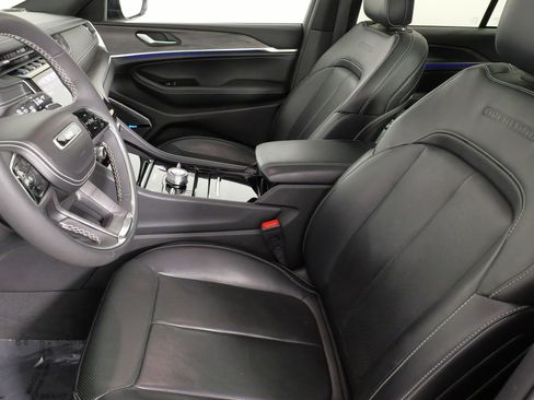 Used 2022 Jeep Grand Cherokee Overland image 30