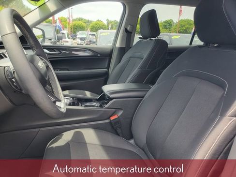 Used 2023 Jeep Grand Cherokee L Laredo w/ Luxury Tech Group I AWD/4WD image 9