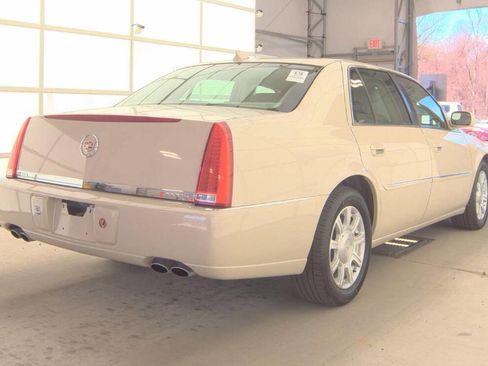 Used 2011 Cadillac DTS FWD image 21