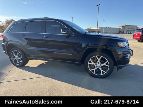 Used 2018 Jeep Grand Cherokee Limited image 26