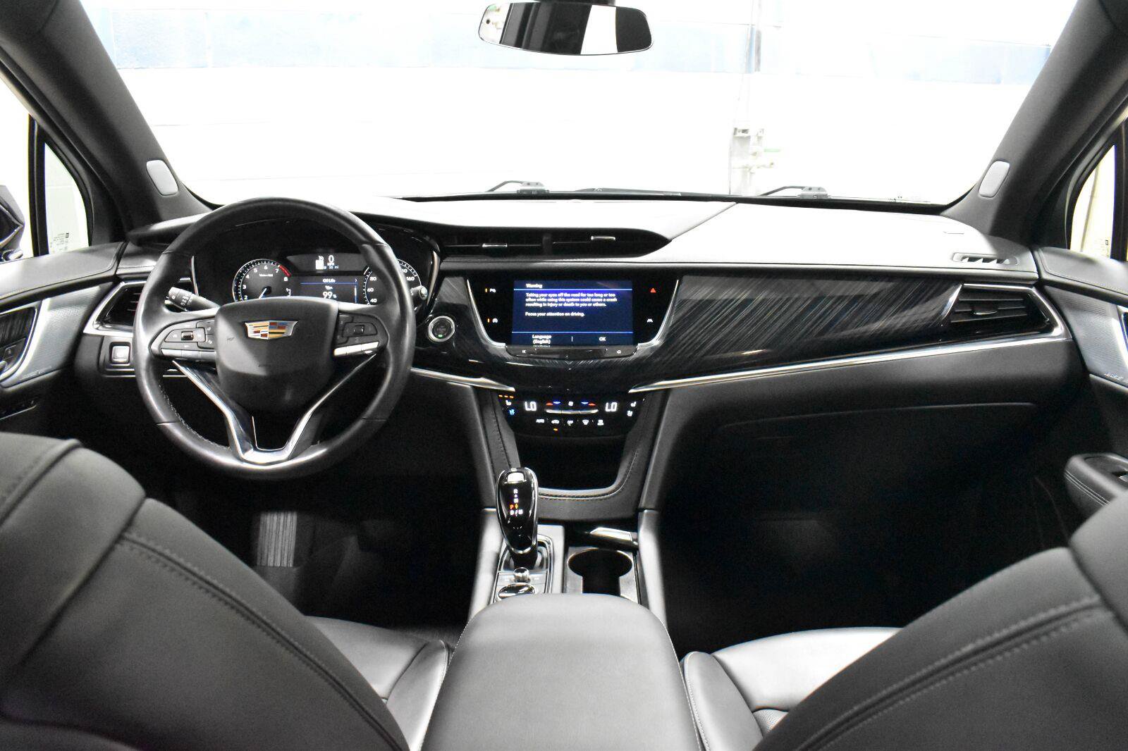 Used 2024 Cadillac XT6 Premium Luxury w/ LPO, Floor Liner Package FWD image 5