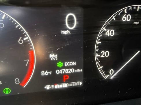 Used 2025 Honda Pilot Touring image 9