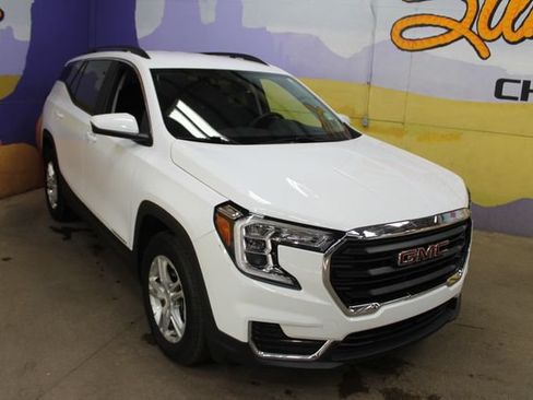 Used 2023 GMC Terrain SLE w/ Driver Convenience Package FWD image 2