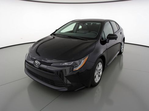 Used 2025 Toyota Corolla LE image 3