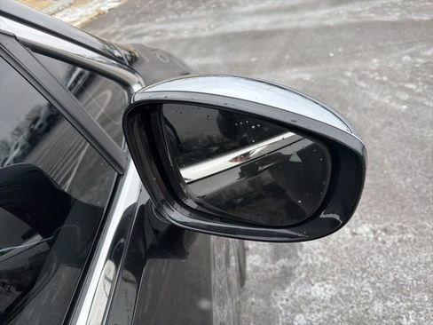 Used 2017 Chrysler Pacifica Limited image 6