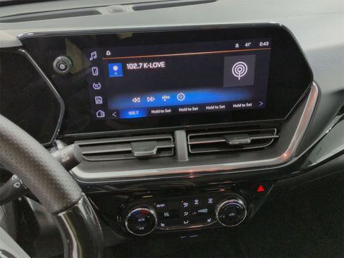 Used 2024 Chevrolet Trax RS w/ Sunroof Package image 30