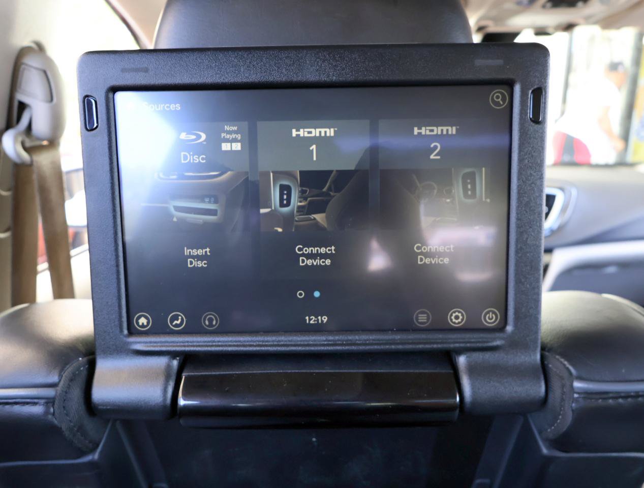 Used 2017 Chrysler Pacifica Limited w/ UConnect Theater Package FWD image 48