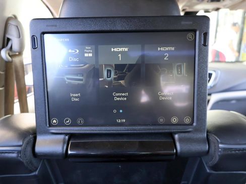 Used 2017 Chrysler Pacifica Limited w/ UConnect Theater Package image 48
