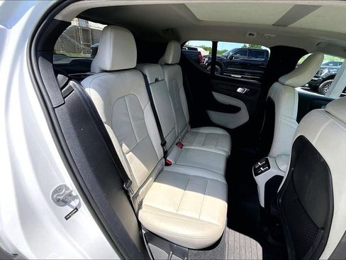 Used 2023 Volvo XC40 B5 Plus AWD/4WD image 27