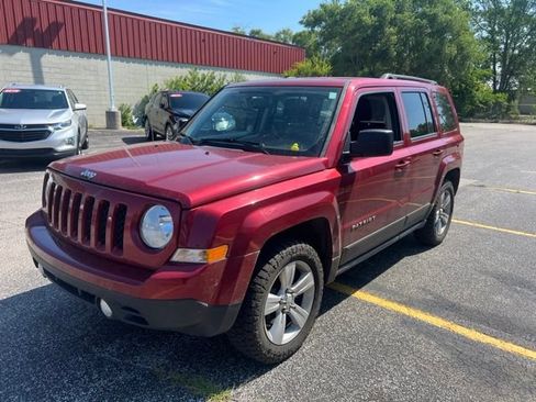 Used 2016 Jeep Patriot Latitude AWD/4WD image 2