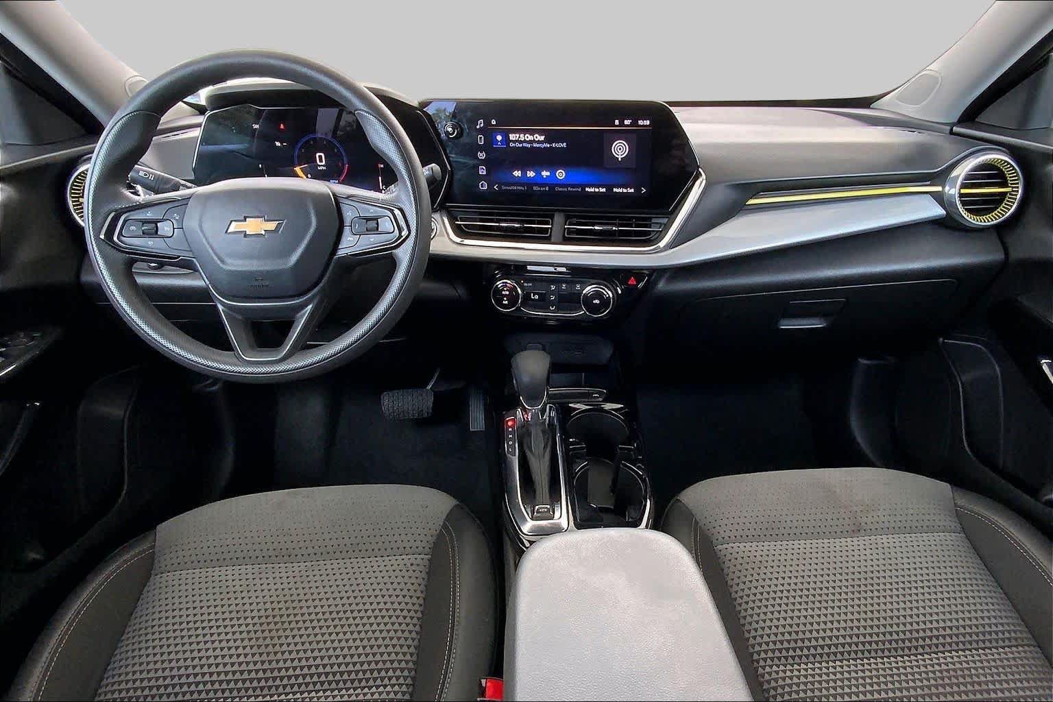 Used 2025 Chevrolet Trax LT FWD image 16