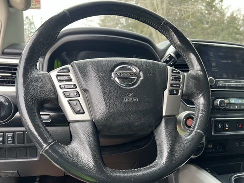 Used 2020 Nissan Titan SV w/ SV Convenience Package AWD/4WD image 17