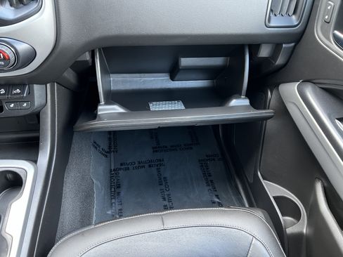 Used 2019 Chevrolet Colorado ZR2 w/ ZR2 Midnight Special Edition image 32