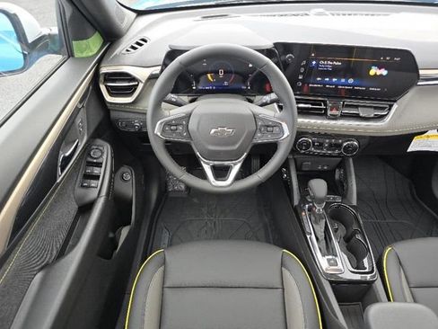 Used 2025 Chevrolet TrailBlazer ACTIV w/ Convenience Package image 3