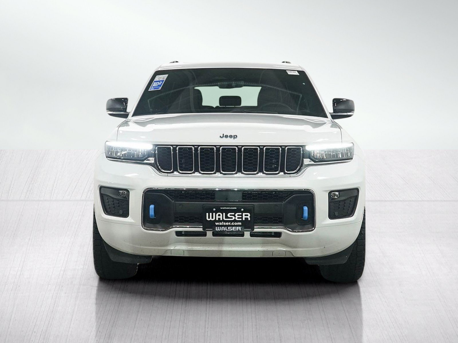 Used 2023 Jeep Grand Cherokee Overland w/ Luxury Tech Group IV AWD/4WD image 8