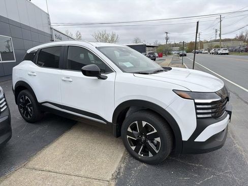 New 2026 Nissan Kicks SV w/ SV Premium Package AWD/4WD image 4