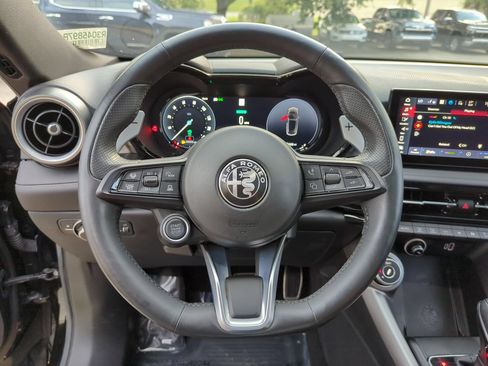 Used 2024 Alfa Romeo Tonale Veloce AWD/4WD image 10