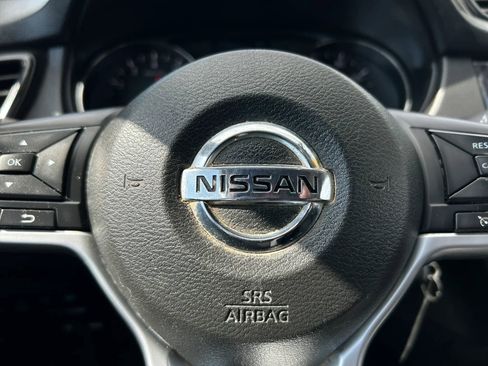 Used 2017 Nissan Rogue S AWD/4WD image 35