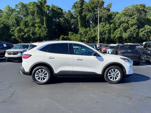 Used 2022 Ford Escape SE w/ Cold Weather Package AWD/4WD image 4