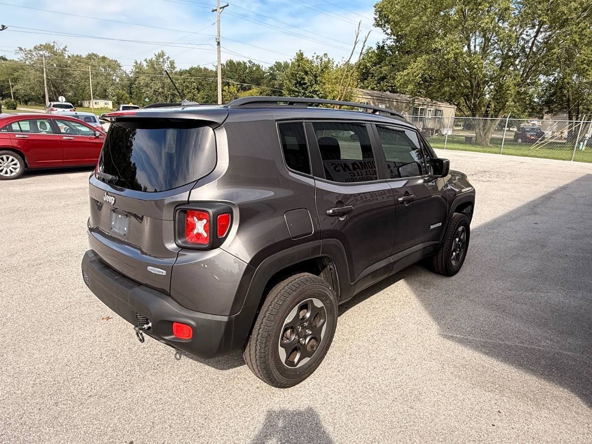 Used 2016 Jeep Renegade Latitude w/ Cold Weather Group AWD/4WD image 5