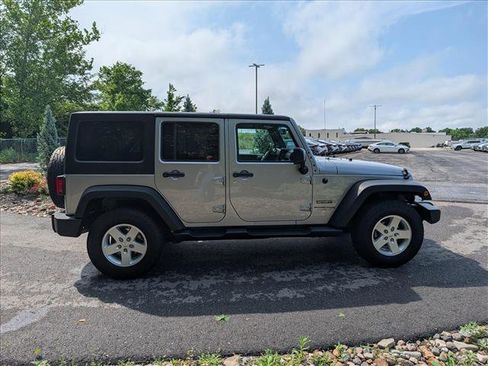 Used 2018 Jeep Wrangler Unlimited Sport S AWD/4WD image 6