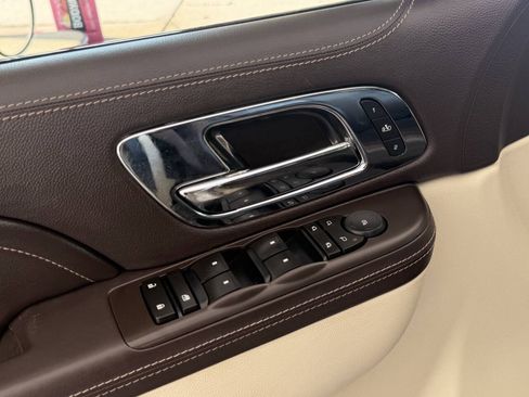 Used 2011 Cadillac Escalade Platinum AWD/4WD image 20