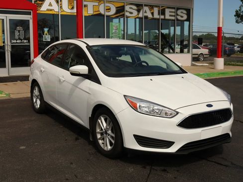 Used 2015 Ford Focus SE FWD image 3
