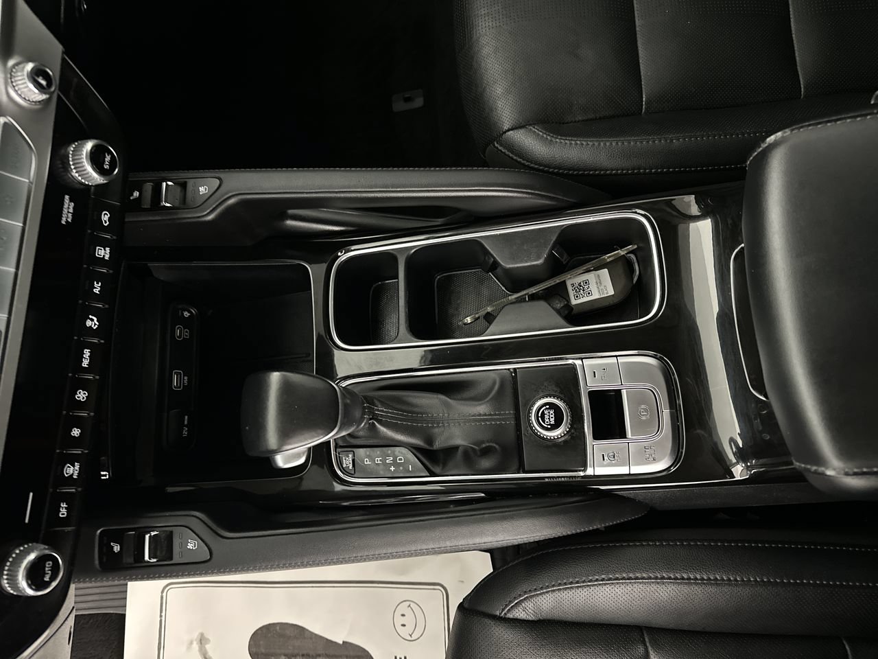 Used 2023 Kia Telluride EX w/ EX Captain's Chair Package FWD image 9