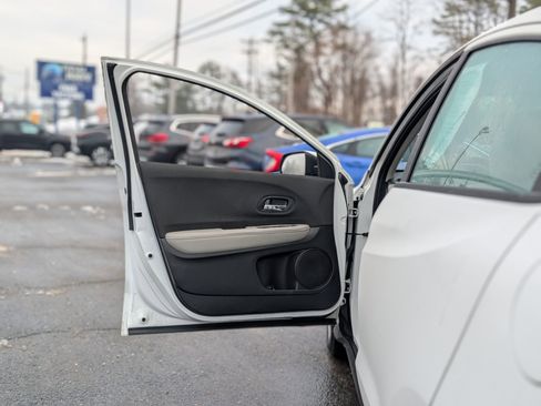 Used 2021 Honda HR-V LX image 24