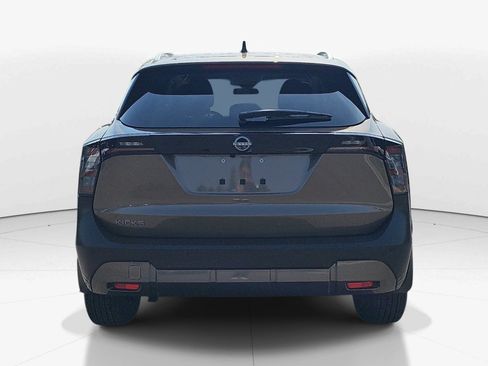 Used 2026 Nissan Kicks SV w/ Charging Package FWD image 5